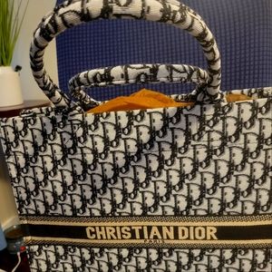 Large tote plus FREE scarf with purchase